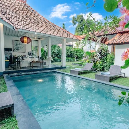 Villa Etnik Seminyak Exterior foto