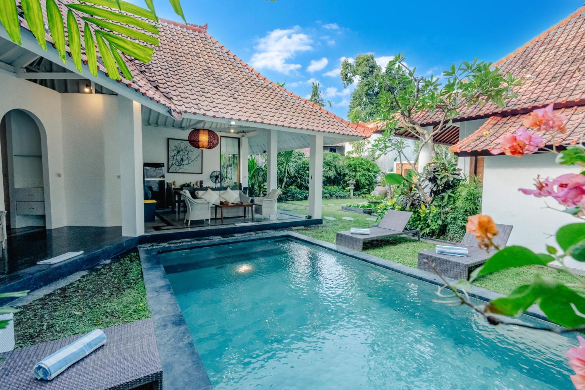 Villa Etnik Seminyak Exterior foto